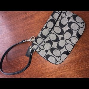 Coach wristlet—GREAT CONDITION!!